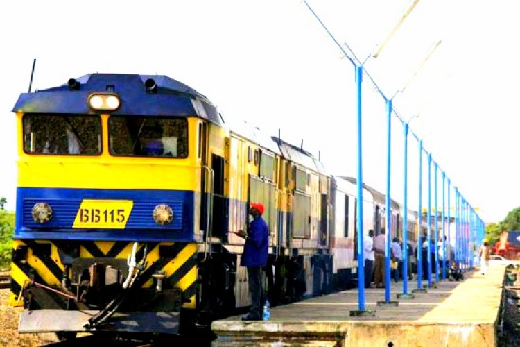 Gabon Transgabonais D C S Trouble D Un Passager Bord Du Train N