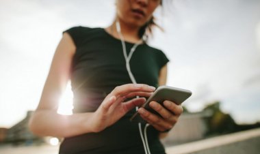 Pourquoi ne pas tenir le téléphone dans votre main lorsque vous courez. Avertissement inattendu d'un médecin