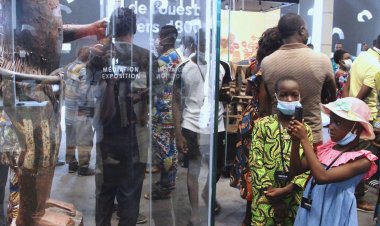 Bénin : les 26 œuvres restituées par la France exposées.