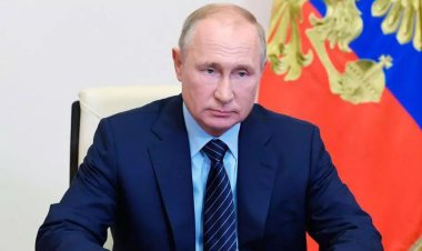 Vladimir Poutine a une fille secrète avec une ancienne gouvernante... qu'il a transformée en millionnaire ! La jeune femme ressemble beaucoup à son père
