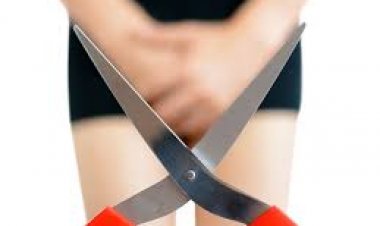 Côte d'Ivoire : pris de colère, un adolescent se sert d'une machette et coupe son... [ Faits divers ]