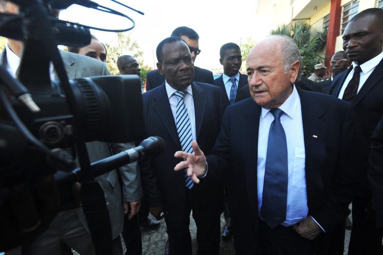 Sepp Blatter et d'autres officiels de la FIFA accusés d'avoir reçu des cadeaux s3xu€ls en Haïti