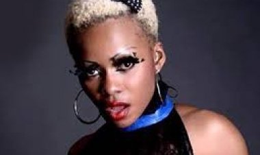 Mani Bella prévient les « sorciers »