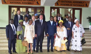 Visite de Macron au Cameroun / Diplomatie parlementaire :  les députés des Assemblées nationales du Cameroun et de France  sont de la partie ( Photos )