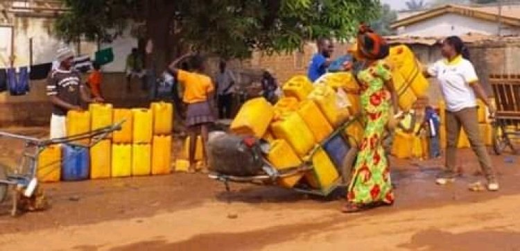 Cameroun - Fourniture d'eau potable : Camwater, la qualité de l'eau, la desserte de l'eau, les scandales financiers autour de sa gestion et la résilience du camerounais.