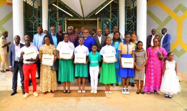 Concours National des meilleures élèves (CNME) du Gabon 2022 : la maire d'Oyem récompense les siens