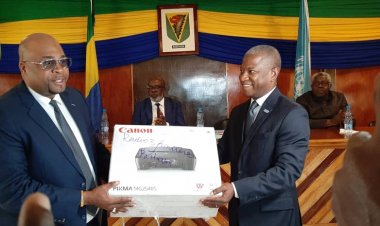Cérémonie de remise officielle du matériel technique aux médias communautaires des provinces de la Ngounié (G4), de l’Ogooué-Ivindo (G6) et du Woleu-Ntem (G9)