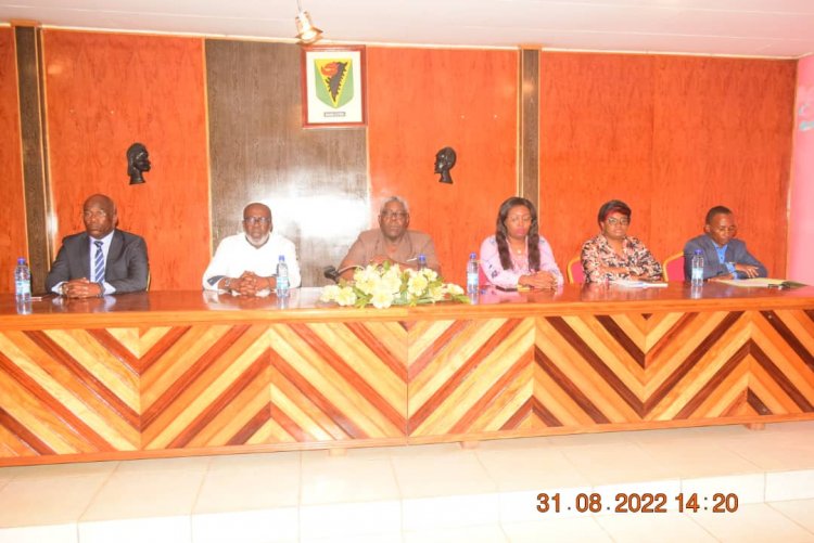 Mairie d'oyem : Remise officielle des actes de naissance et récépissés d'immatriculation de la CNAMGS aux apatrides du département du Woleu