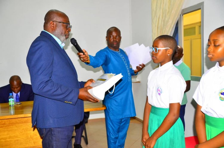 Concours National des meilleures élèves (CNME) du Gabon 2022 : la maire d'Oyem récompense les siens