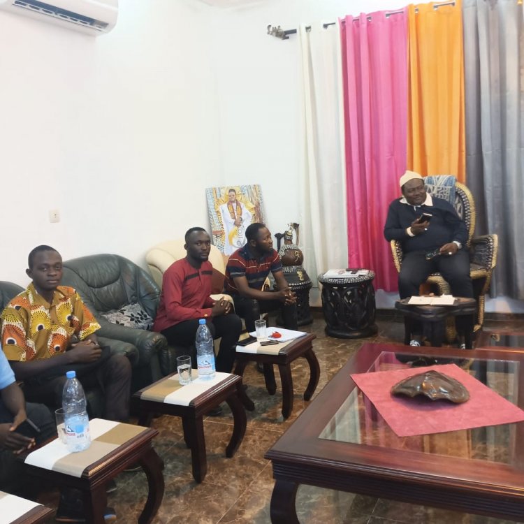 Cameroun - Vie estudiantine : le Président de l'ACEEB de Douala et sa délégation reçus à la Chefferie
