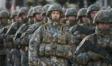 La Biélorussie a annoncé qu'elle accueillera des milliers de soldats russes. "Les premiers trains ont commencé à arriver"