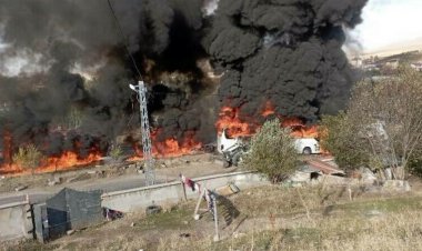 Sept morts et 11 blessés dans un accident entre un bus et deux camions en Turquie