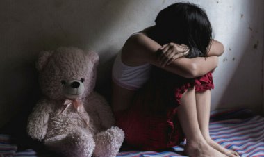 Une petite fille a été enfermée toute sa vie dans une pièce par sa mère et ses grands-parents. Ce qu'elle a dit quand elle a été libérée