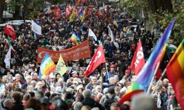 Rome : Des dizaines de milliers d'Italiens ont participé à une marche pour la paix en Ukraine