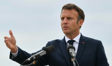 Emmanuel Macron accuse la Russie d'un "projet de prédation" en Afrique : "Je ne suis pas bête, c'est un projet politique"