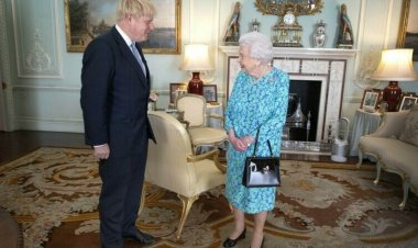 Comment la reine Elizabeth a déjoué un "complot" de Boris Johnson cet été