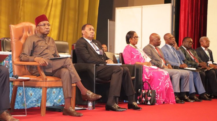 Conférence Médicale Nationale :  Le Dr MANAOUDA Malachie aux commandes du forum d'échanges sur les politiques publiques de santé