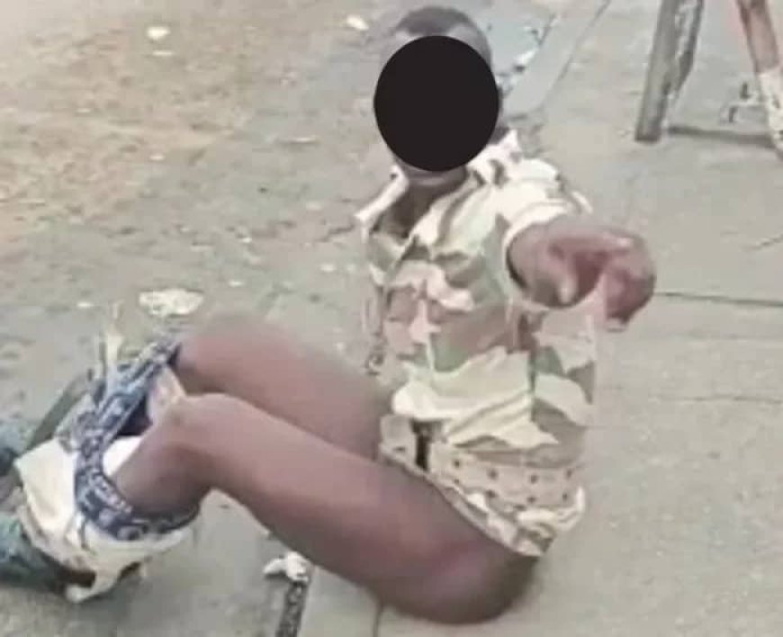 Insolite : Au Gabon, un homme en tenue montre sa nūdité dans la rue ( Vidéo )