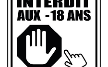 Insolite : En plein direct, elle se m@sturbe à l'aide d'une bouteille ( vidéo )