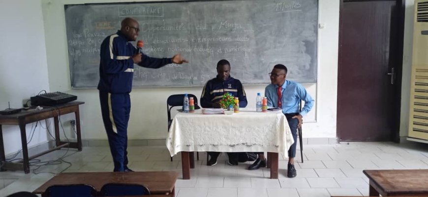 Université de Douala : des opportunités du minjec présentées aux étudiants