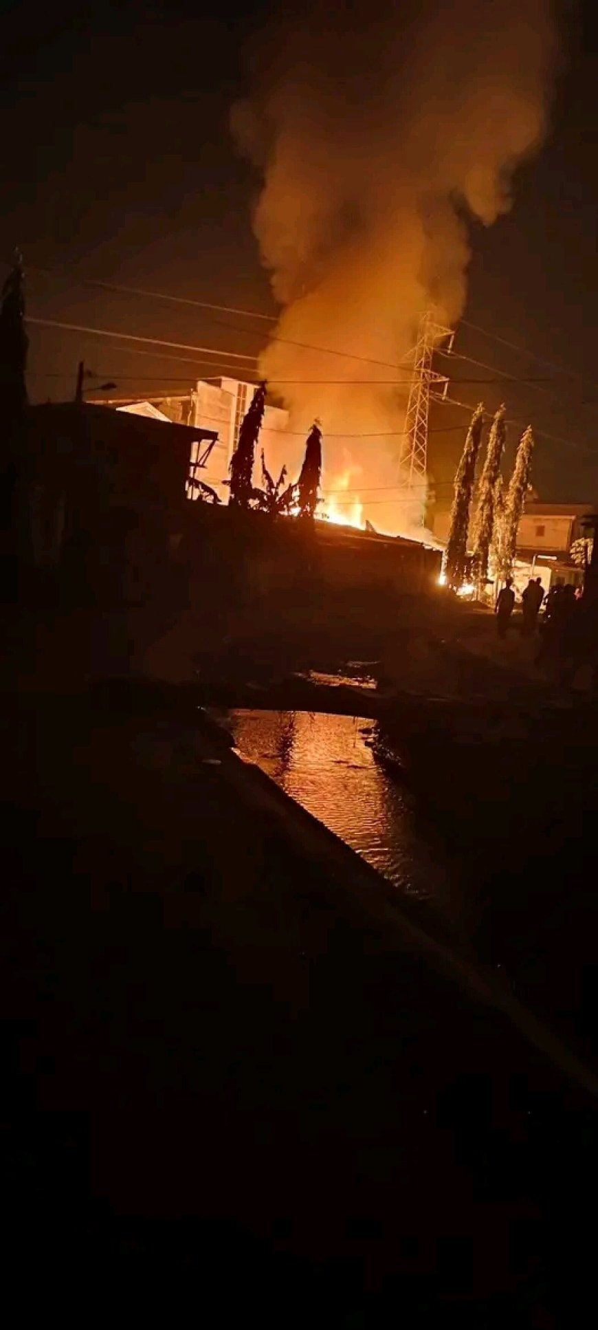 Cameroun  / Incendie à Maképé-Université : ce que l'on sait de l'origine des flammes