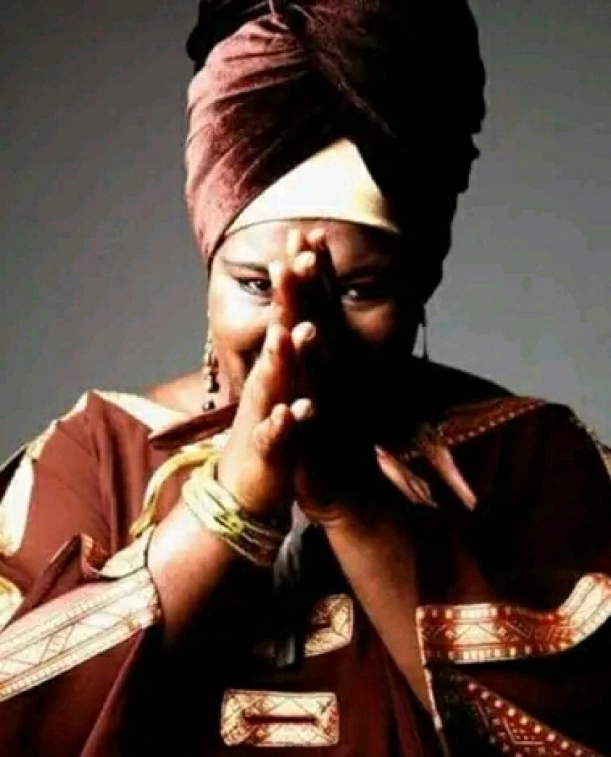 Musique / Événement : la diva Queen Eteme attendue au Sud-Cameroun à cette date