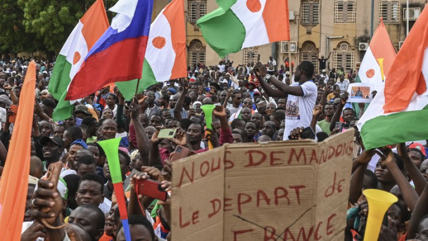 L'Algérie interdit à la France d'utiliser son espace aérien pour intervenir contre le coup d'État au Niger