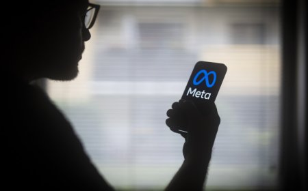 La société Meta a supprimé des milliers de comptes et des centaines de pages Facebook faisant partie d'un réseau de désinformation