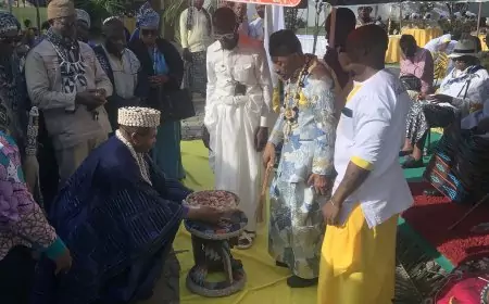 Cameroun / Vœux 2024 : le roi du canton Bell communie avec son peuple et amis