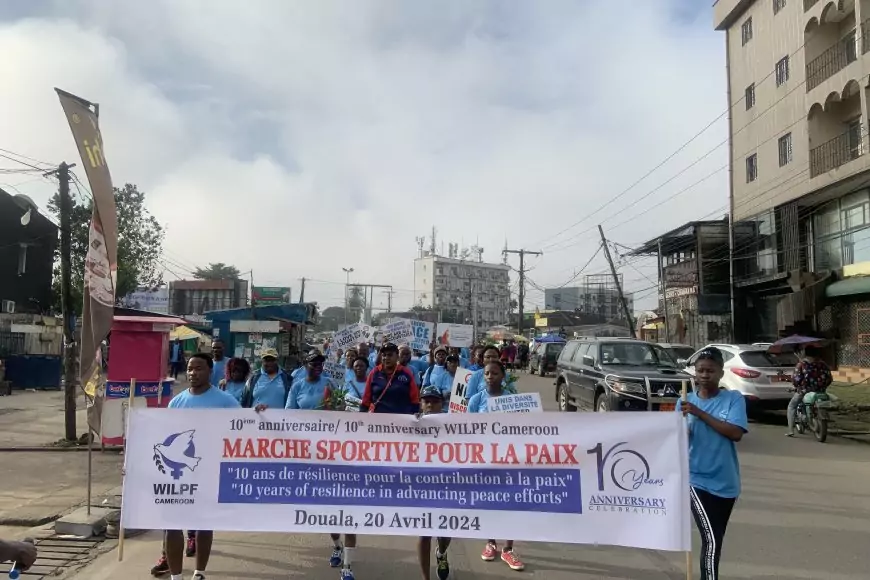 À Douala, les femmes marchent pour la paix au Cameroun - Haurizon News