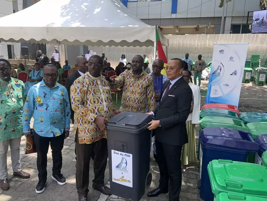 Cameroun / Coopération : le PAD fait don de 175 bacs à ordures à la Ville de Douala