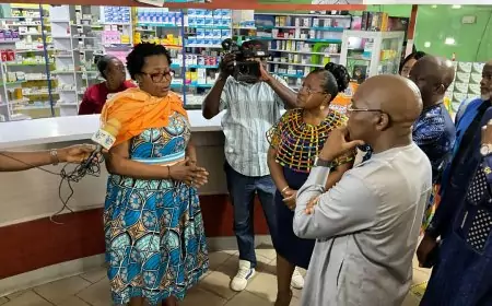 Mission de travail du Minsanté à Douala  : Visite inopinée dans les pharmacies