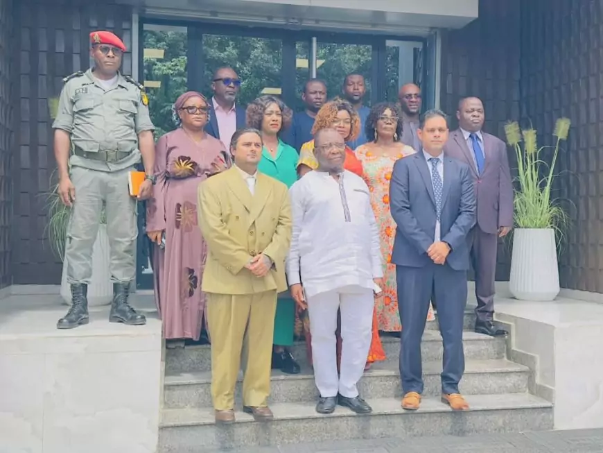 Le Ministre Mbarga Atangana évalue l’offre en produits de grande consommation à Douala