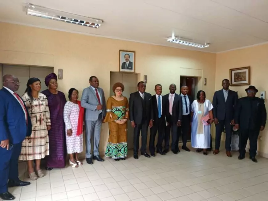 Le Ministre Mbarga Atangana évalue l’offre en produits de grande consommation à Douala