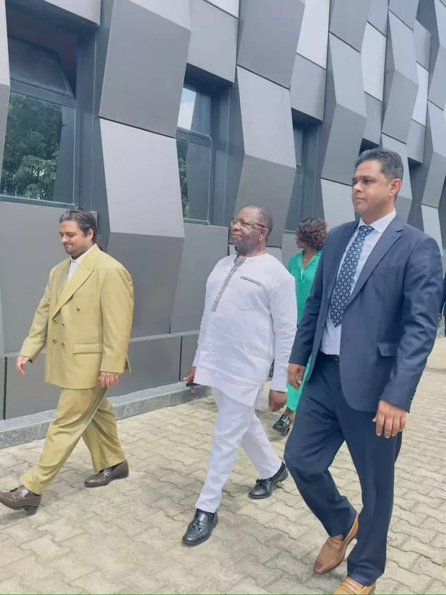 Le Ministre Mbarga Atangana évalue l’offre en produits de grande consommation à Douala