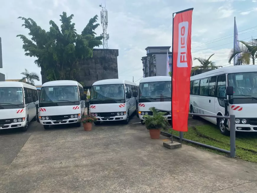 Mobilité à Douala : la Socatur renforce sa flotte avec 15 nouveaux minibus FUSO