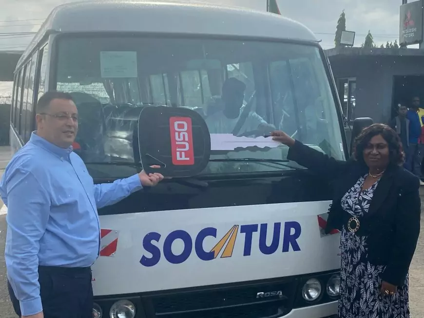 Mobilité à Douala : la Socatur renforce sa flotte avec 15 nouveaux minibus FUSO