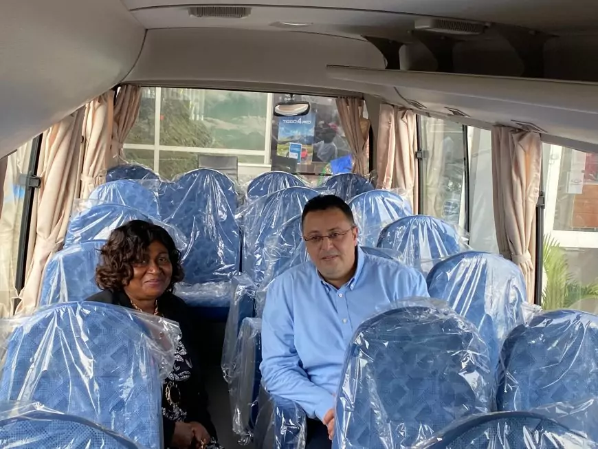 Mobilité à Douala : la Socatur renforce sa flotte avec 15 nouveaux minibus FUSO