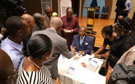 Assemblée Nationale : Dédicace de l’ouvrage « Cameroun-diaspora, réduire les distances et rassembler les énergies » écris par l’honorable Louis-Henri Ngantcha