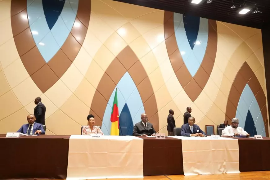 Assemblée Nationale : Dédicace de l’ouvrage « Cameroun-diaspora, réduire les distances et rassembler les énergies » écris par l’honorable Louis-Henri Ngantcha