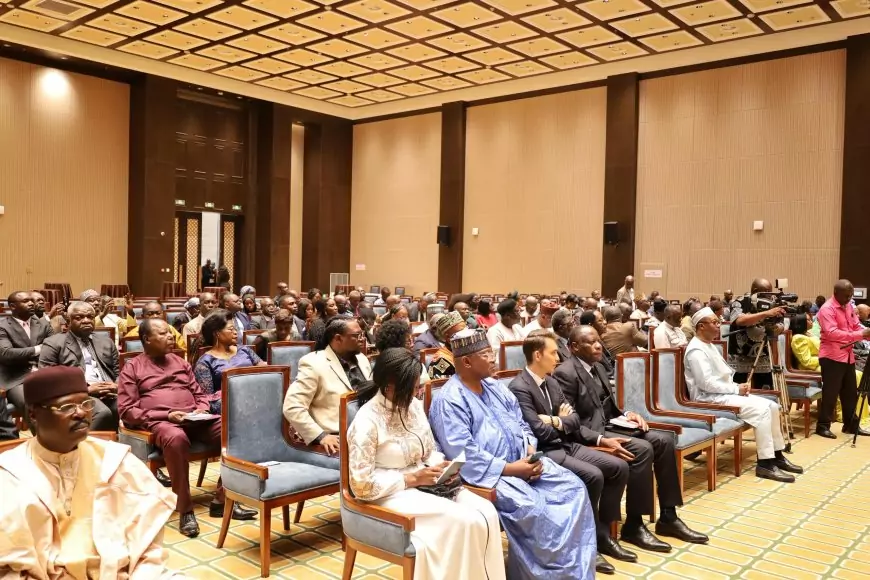 Assemblée Nationale : Dédicace de l’ouvrage « Cameroun-diaspora, réduire les distances et rassembler les énergies » écris par l’honorable Louis-Henri Ngantcha