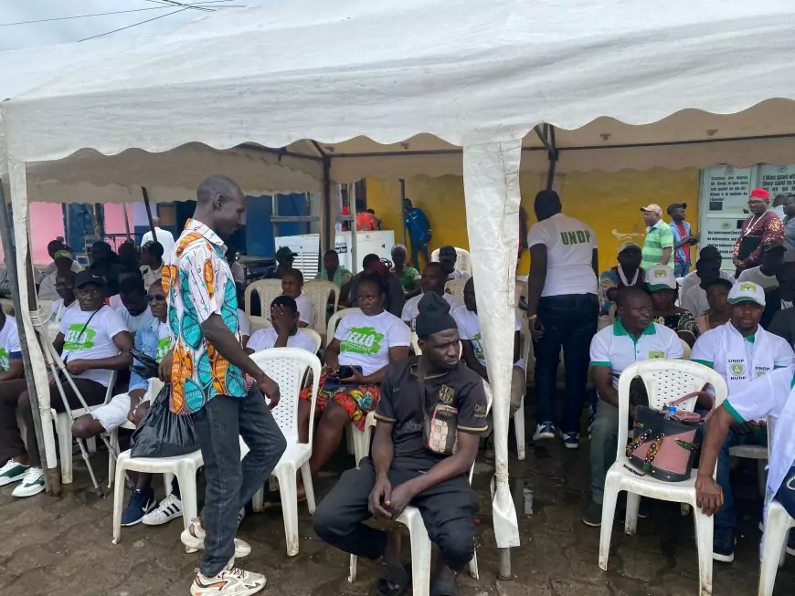 Meeting à Douala : Bello Bouba Maïgari galvanise ses militants sous une pluie battante