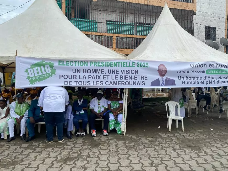 Meeting à Douala : Bello Bouba Maïgari galvanise ses militants sous une pluie battante