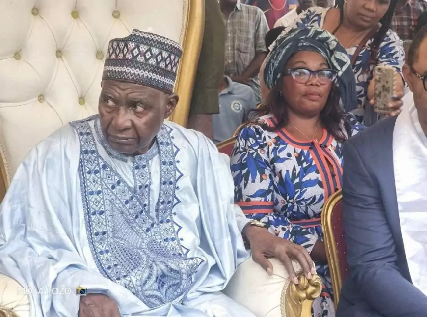 Meeting à Douala : Bello Bouba Maïgari galvanise ses militants sous une pluie battante