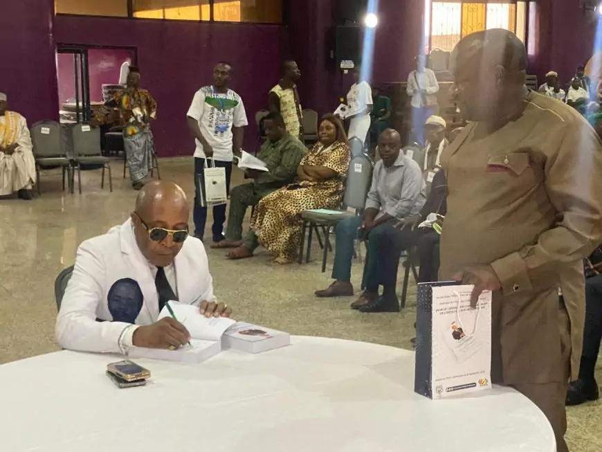 Pour le libéralisme communautaire : Pr Jean Gatsi porte haut les couleurs de Paul Biya lors de la dédicace à Bafoussam