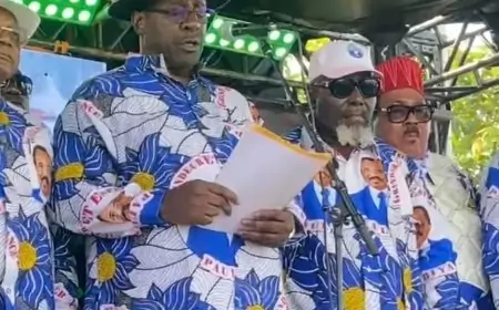 Douala vibre pour Paul Biya : un meeting enflammé clôture la campagne présidentielle