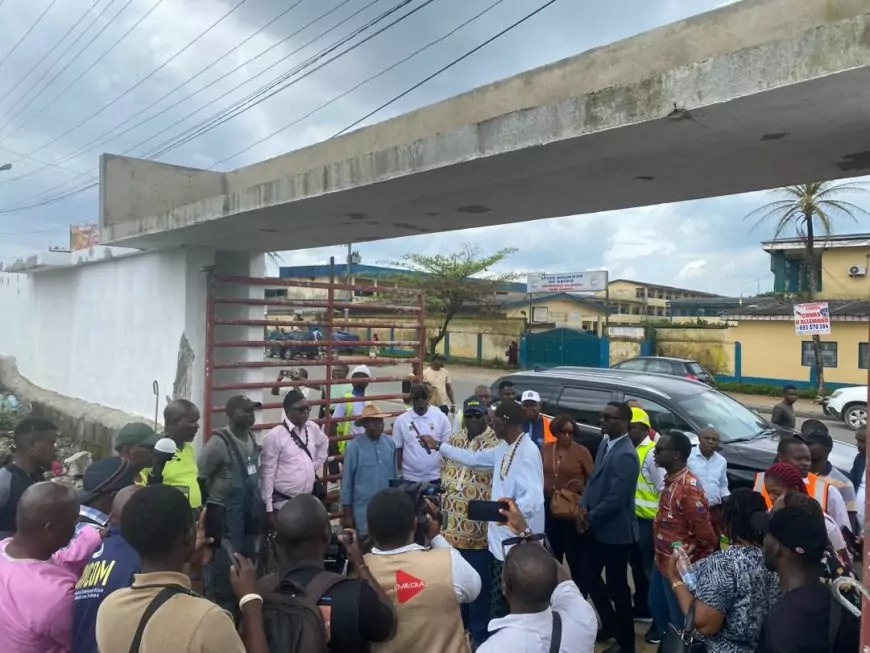Douala au Cameroun : le maire de la ville en tournée pour redonner vie aux cimetières et à la ville