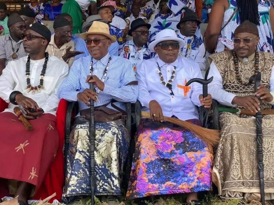 Douala vibre pour Paul Biya : un meeting enflammé clôture la campagne présidentielle