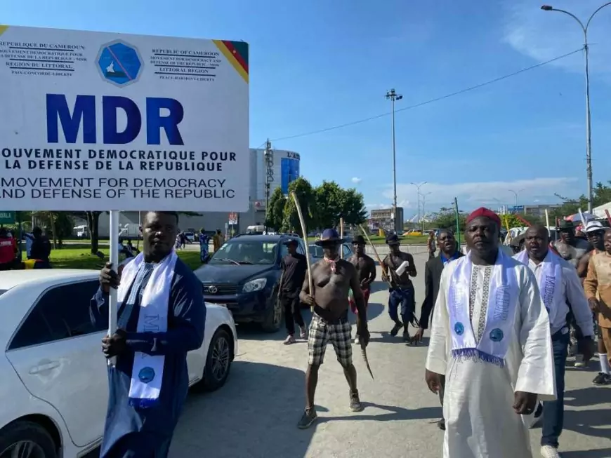 Douala vibre pour Paul Biya : un meeting enflammé clôture la campagne présidentielle