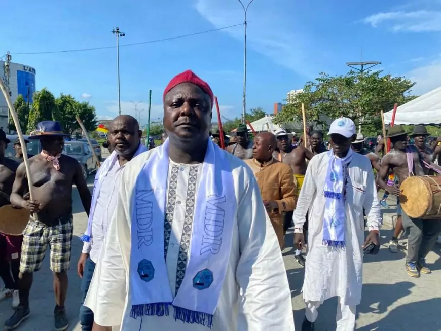 Douala vibre pour Paul Biya : un meeting enflammé clôture la campagne présidentielle
